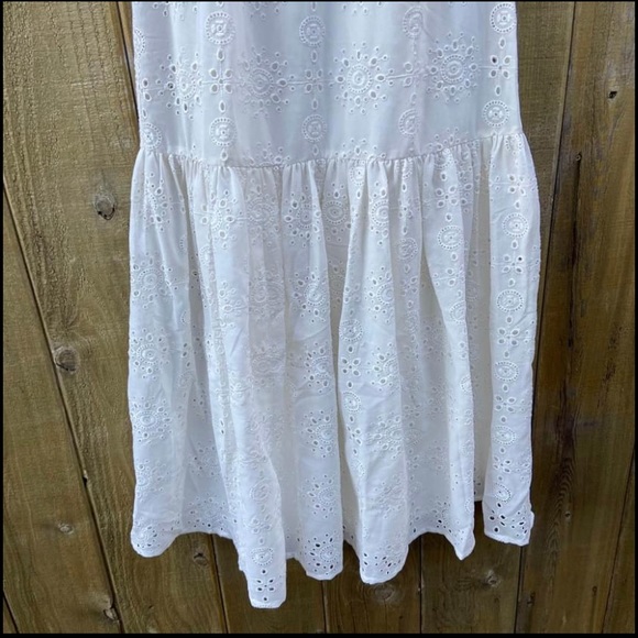 Ivory Eyelet Lace Flutter Sleeve Dress 🌿 - Picture 8 of 9